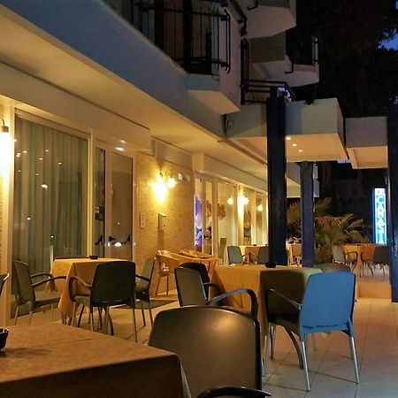 Hotel Canasta Riccione Luaran gambar