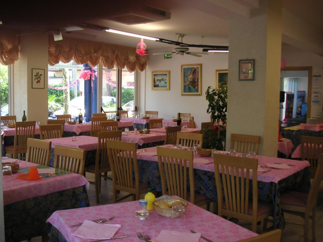 Hotel Canasta Riccione Luaran gambar